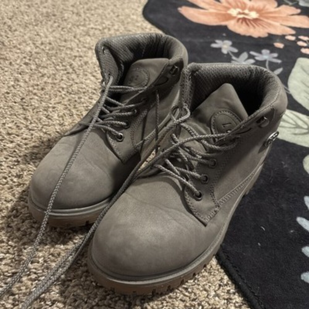 Women’s Lugz Grey Low Boots Size 8.5 - Excellent Condition, Perfect For Winter